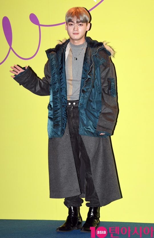 DJ 아빈이 15일 오후 서울 동대문디자인플라자에서 열린 ‘2020 S/S 서울패션위크’ 얼킨 컬렉션에 참석하고 있다.