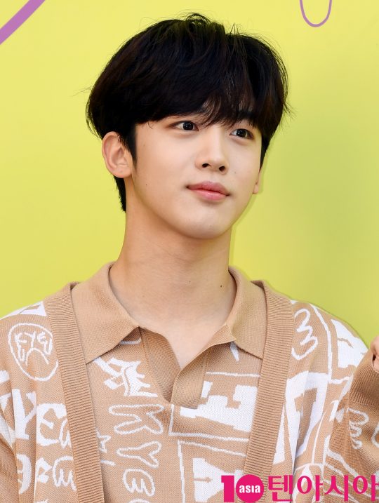 엑스원 김요한이 18일 오후 서울 동대문디자인플라자에서 열린 ‘2020 S/S 서울패션위크’ 카이 컬렉션에 참석하고 있다.