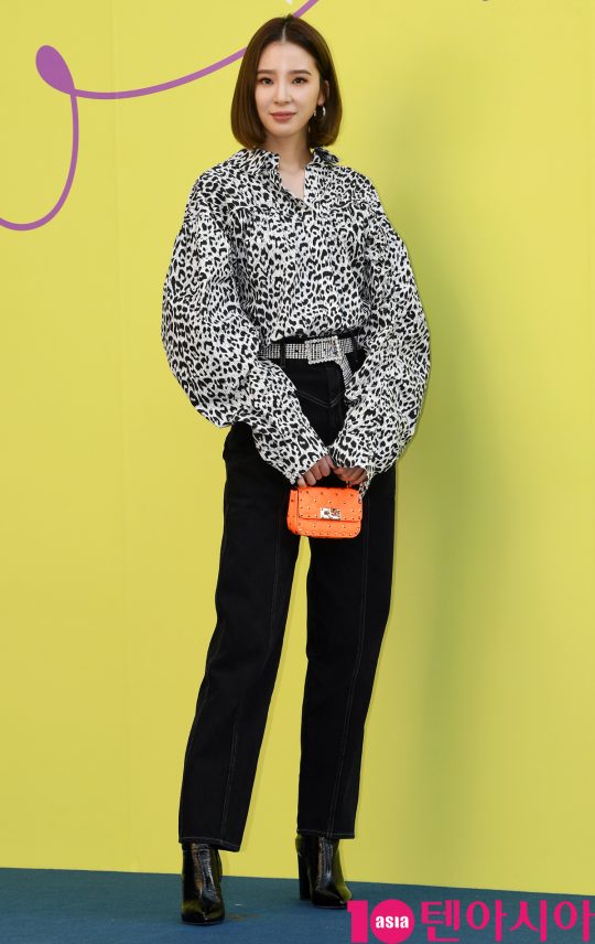 모델 아이린이 18일 오후 서울 동대문디자인플라자에서 열린 ‘2020 S/S 서울패션위크’ 카이 컬렉션에 참석하고 있다.