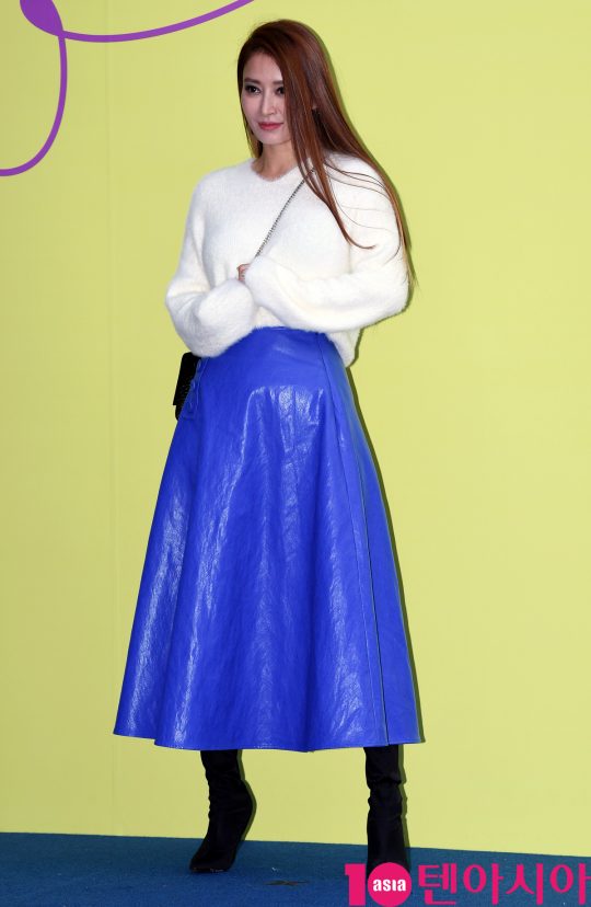황보가 18일 오후 서울 동대문디자인플라자에서 열린 ‘2020 S/S 서울패션위크’ 듀이듀이 컬렉션에 참석하고 있다.