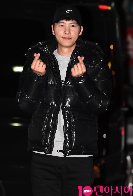배우 이상우가 22일 오후 서울 여의도 한 음식점에서 열린 MBC 주말드라마 ‘황금정원’ 종방연에 참석하고 있다.