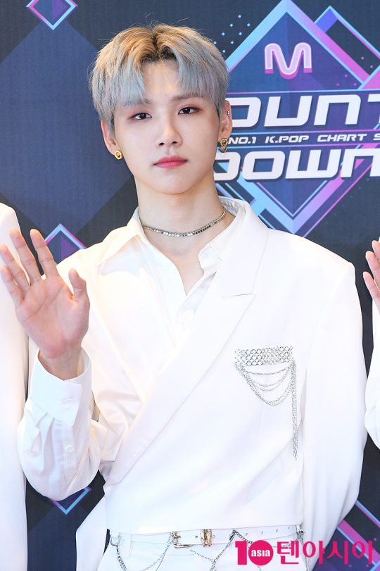 AB6IX 전웅