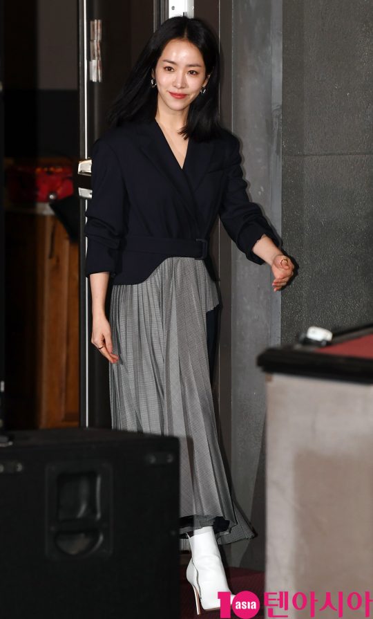 배우 한지민이 28일 오후 서울 영등포구 CGV여의도에서 열린 제 40회 청룡영화상 핸드프린팅에 참석하고 있다.