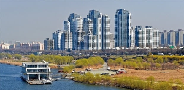 서울 초고가 아파트 거래비율, 저가 아파트 '역전'…강남 3구에서 전방위로 확산