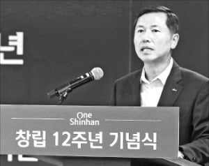 실물 카드 없는 '신한 D클럽'…"발급·결제업무 100% 디지털화"