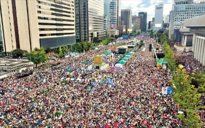 “조국 사퇴, 文정권 규탄”…광화문 가득 메운 보수