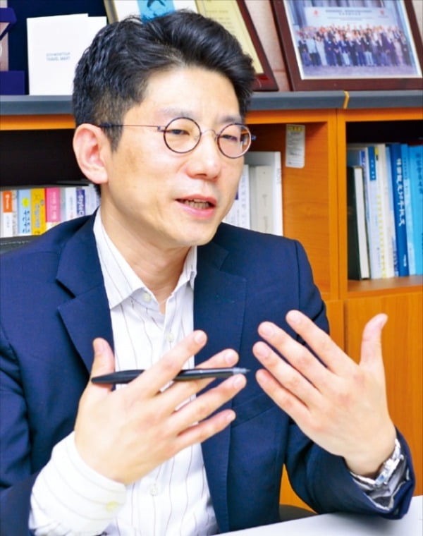 유치영 마카오정부관광청 한국사무소 대표가 특별행정구 설립 20주년의 의미와 마카오 여행의 매력에 대해 설명하고 있다.  
