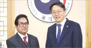 국세청장, 방글라데시 청장과 환담