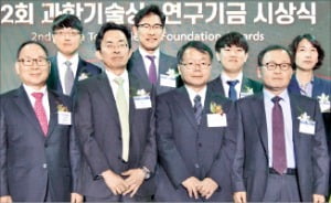 한국도레이과학기술상에 윤주영·이두성 교수