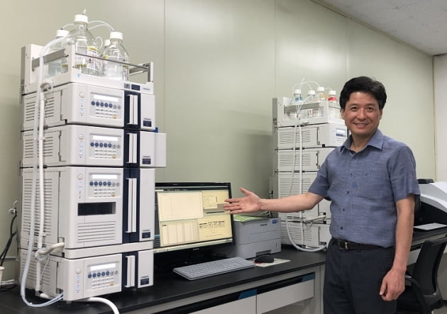이희용 지투지바이오 대표가 대전 본사 연구소에서 약효 지속형 기술에 대해 설명하고 있다.