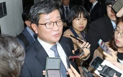 '법무장관 유력시' 전해철 "文정부 성공 위해 고심 중"