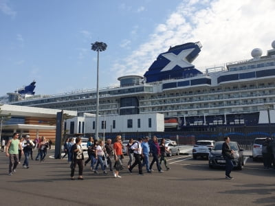 美 크루즈 '밀레니엄 셀러브러티호' 인천항 입항