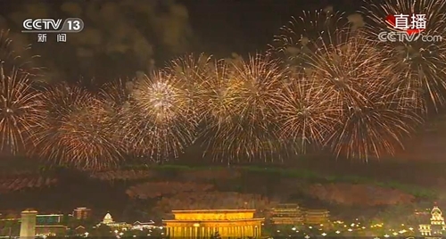 베이징, 건국 70주년 축제 분위기…초대형 불꽃놀이