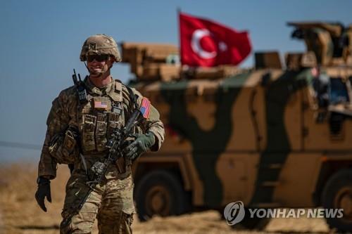 쿠르드 버린 트럼프 "끝없는 전쟁서 벗어날때"…시리아철군 옹호