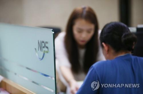 "국민연금 임의가입 납부자 5년간 2.5배↑…작년 117만명"