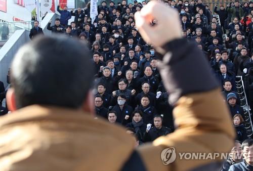 철도노조 3일간 한시 파업 돌입…열차 감축에 이용객 불편 우려