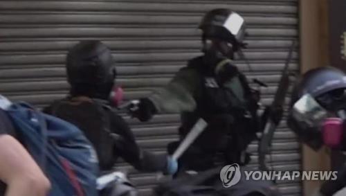 홍콩 시위 체포자 2천400명 육박…3분의 1이 미성년자(종합)