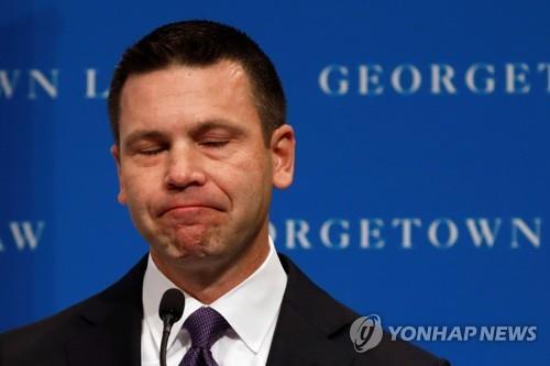 트럼프 강경 이민정책 총괄하던 美국토안보장관 대행 사퇴