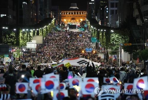 서초동서 '검찰개혁·조국수호' 대규모 촛불집회…"최후통첩"(종합2보)