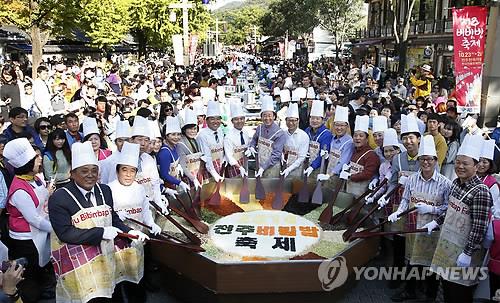 완연한 가을날씨에 축제장마다 인파…단풍 물든 산도 북적