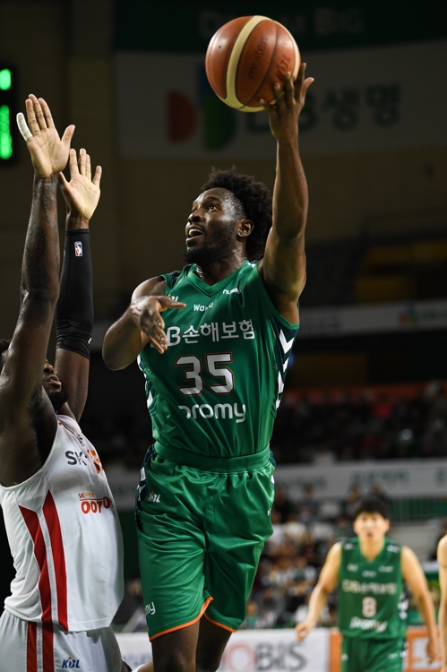 윤호영·김종규·오누아쿠 동반 더블더블…DB, 개막 3연승(종합)