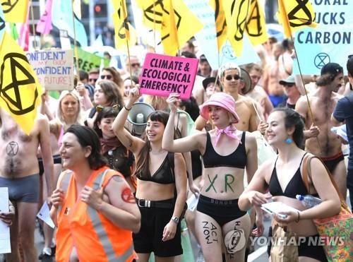 "기후변화 대응 나서라" 유럽 달군 '멸종저항' 점거 시위