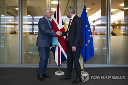 "英-EU, 밤샘 브렉시트 협상서 일부 진전…협상 재개"