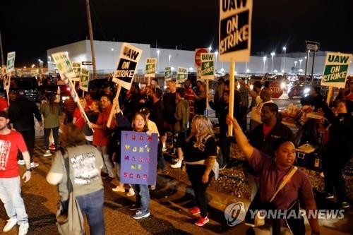 美 GM 노사, 잠정합의 타결…"파업 지속여부 17일 결정"