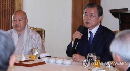 文대통령 "검찰개혁 정치공방이 국민갈등 증폭…통합 노력해야"