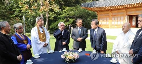 文대통령 "검찰개혁 정치공방이 국민갈등 증폭…통합 노력해야"