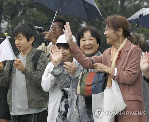 간소화했다지만 일왕 즉위 행사에 1700억원 쓴다