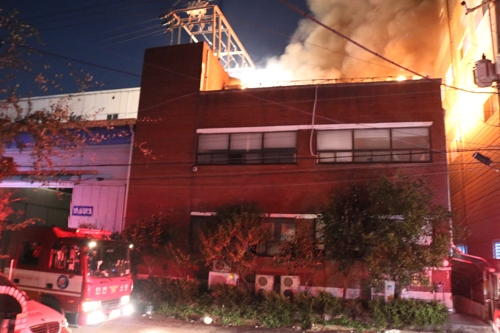 인천 금속 제조공장 옥상 가건물서 불…230만원 피해