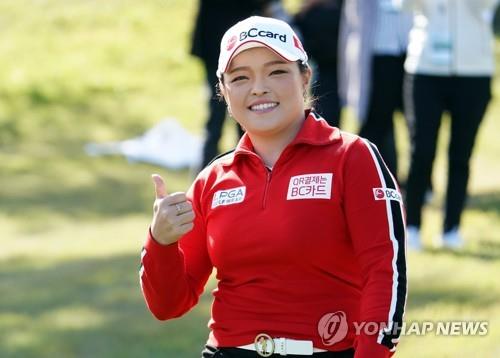 '부상 투혼' 장하나, 2년 만에 LPGA 제패…BMW 챔피언십 우승(종합2보)