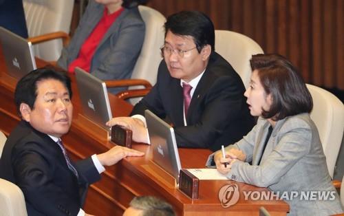 한국당 "의원정수 확대시도는 야합"…여당發 공조 '흔들기'