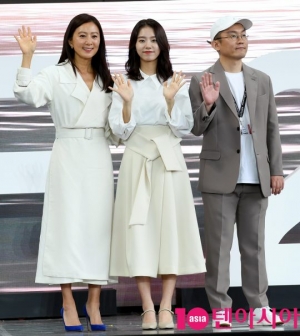 [TEN PHOTO]김희애-김소혜-임대형 감독 &#39;부산에 온 윤희에게 주역들&#39;