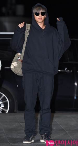 [TEN PHOTO]방탄소년단 RM &#39;시크한 올블랙&#39;