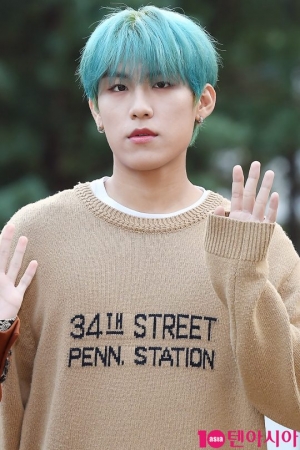 [TEN PHOTO] AB6IX 박우진 &#39;치명적인 눈빛&#39;