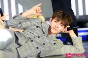 [TEN PHOTO]업텐션 쿤 &#39;귀여운 애교&#39;
