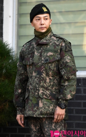 [TEN PHOTO]지드래곤 &#39;육군 만기 전역&#39;