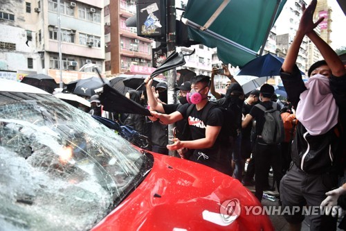 중국언론, 홍콩 시위대의 시민 폭행 집중 부각(종합2보)