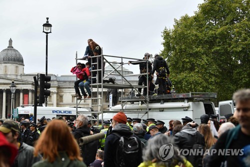 전 세계 60여 도시서 '멸종저항' 시위…첫날 수백명 체포(종합)