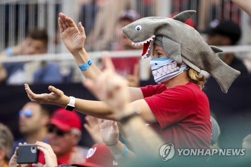 아기상어 '뚜루루뚜루' MLB 강타…워싱턴 승리마다 화제