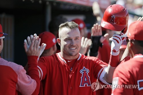 트라우트·옐리치, MLB 행크 에런상 수상