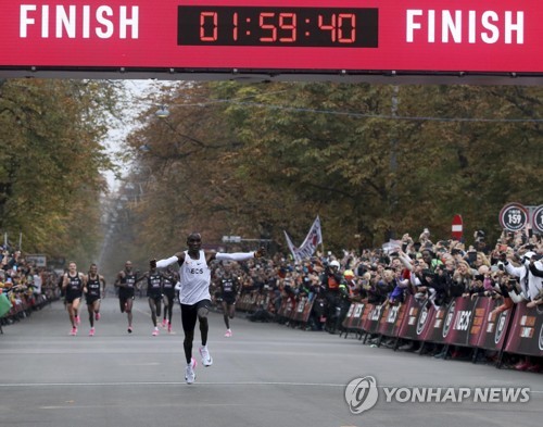 킵초게, 인류 최초로 마라톤 2시간 벽 돌파…1시간59분40초