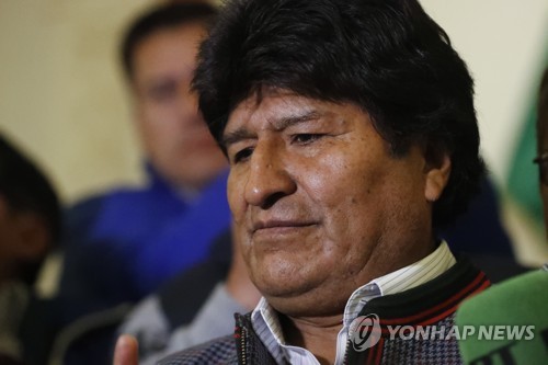 볼리비아 모랄레스, 결선없이 4선 확정?…표차 확대에 논란 증폭