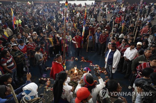 '아마존 전사'들도 시위 가세…혼란 더해가는 에콰도르