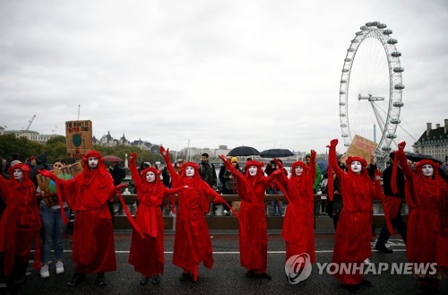 전 세계 60여 도시서 '멸종저항' 시위…첫날 수백명 체포(종합)