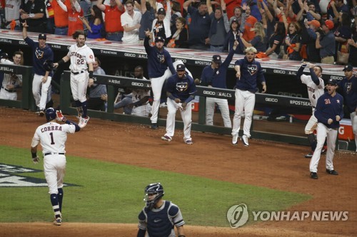 MLB 휴스턴, 양키스에 3-2 승리…연장 11회 코레아 끝내기 홈런