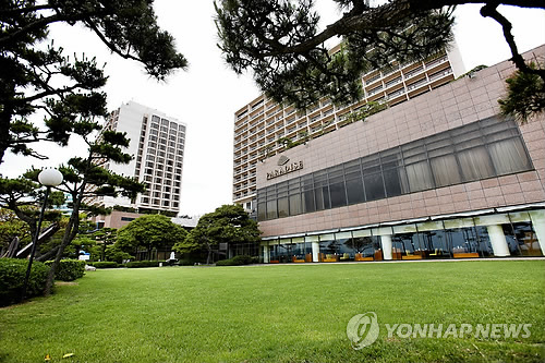 파라다이스호텔 12년 만에 부산영화제 '본부 호텔'