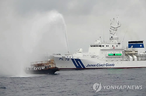 北어선-日어업단속선 동해서 충돌…"北어선 침몰·10여명 구조"(종합)